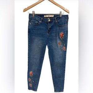 Ashley Mason Denim Jeans Skinny Women Size 9 Rose Embroidered 25” Inseam